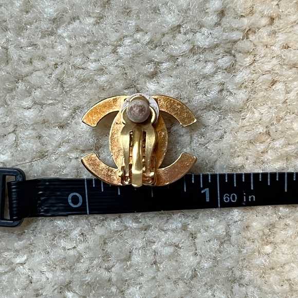 Chanel vintage turnlock clip on gold earrings - Picture 8 of 8